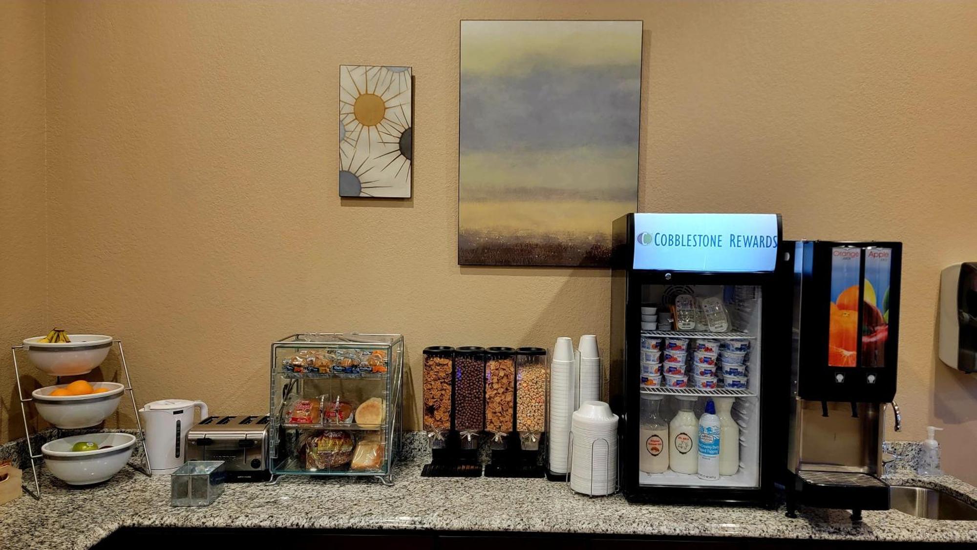 Cobblestone Inn & Suites 매리스빌 외부 사진